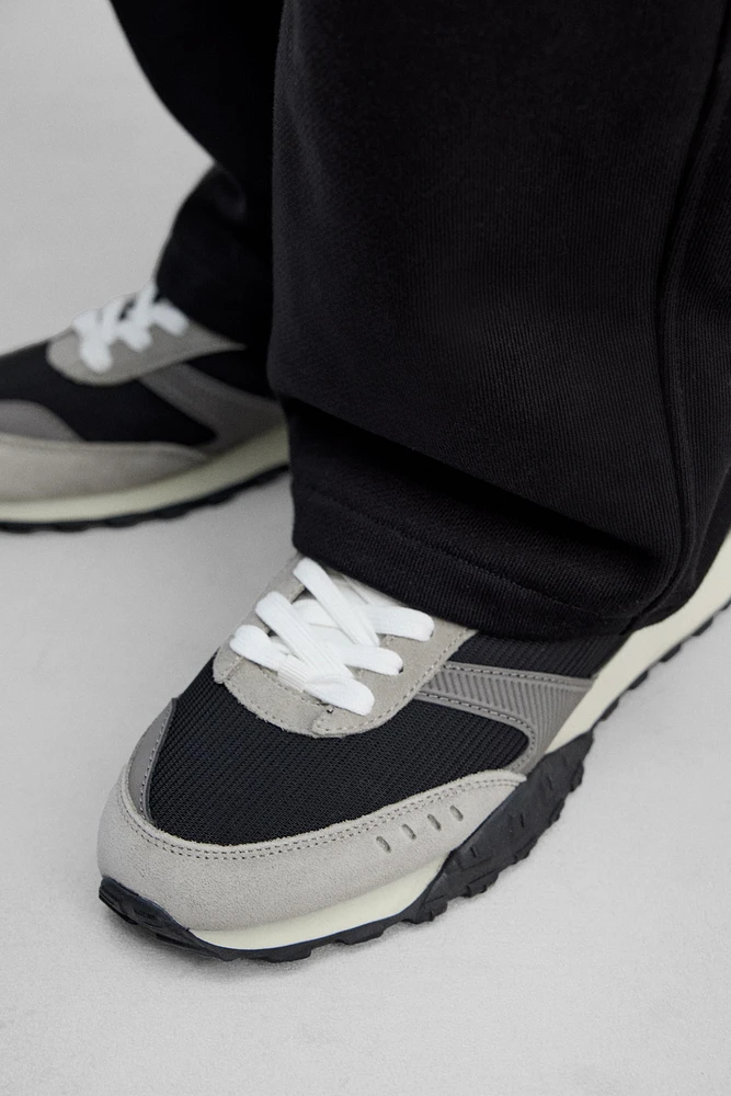 RETRO STYLE LEATHER SNEAKERS