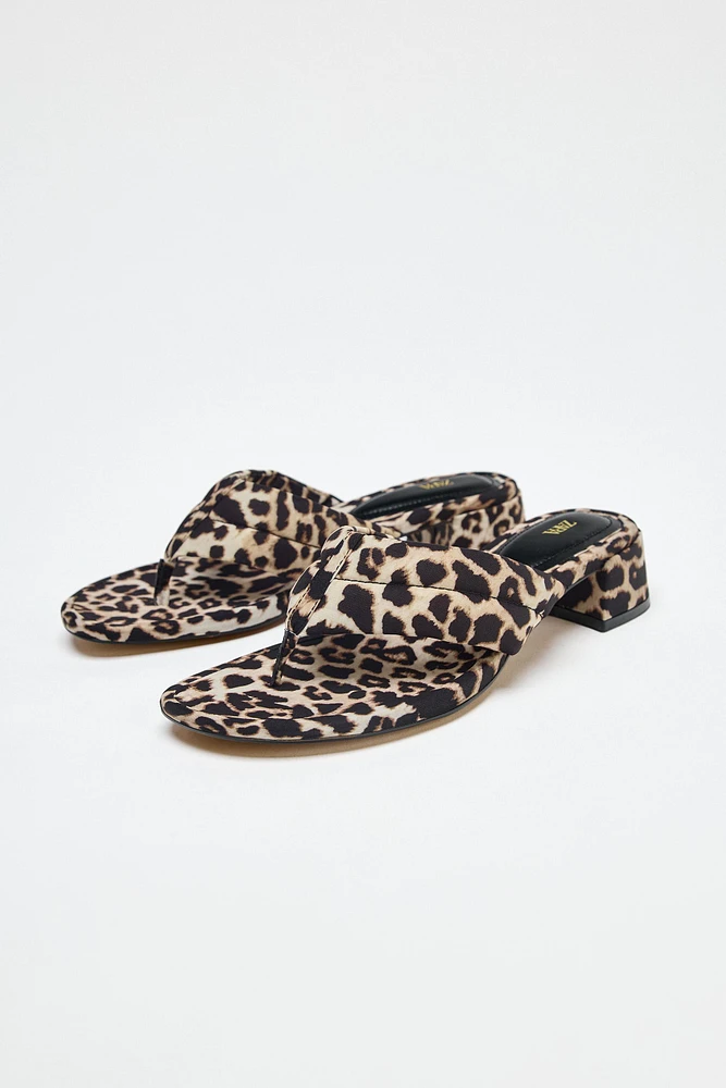 SANDALES À TALONS AVEC IMPRIMÉ ANIMALIER