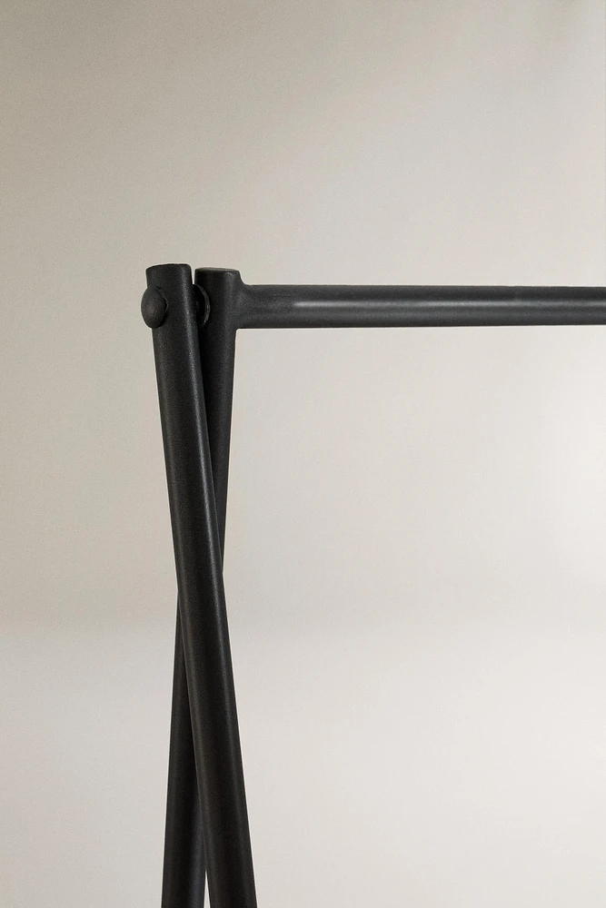 PORTANT DE VÊTEMENTS MÉTAL AVEC BASE