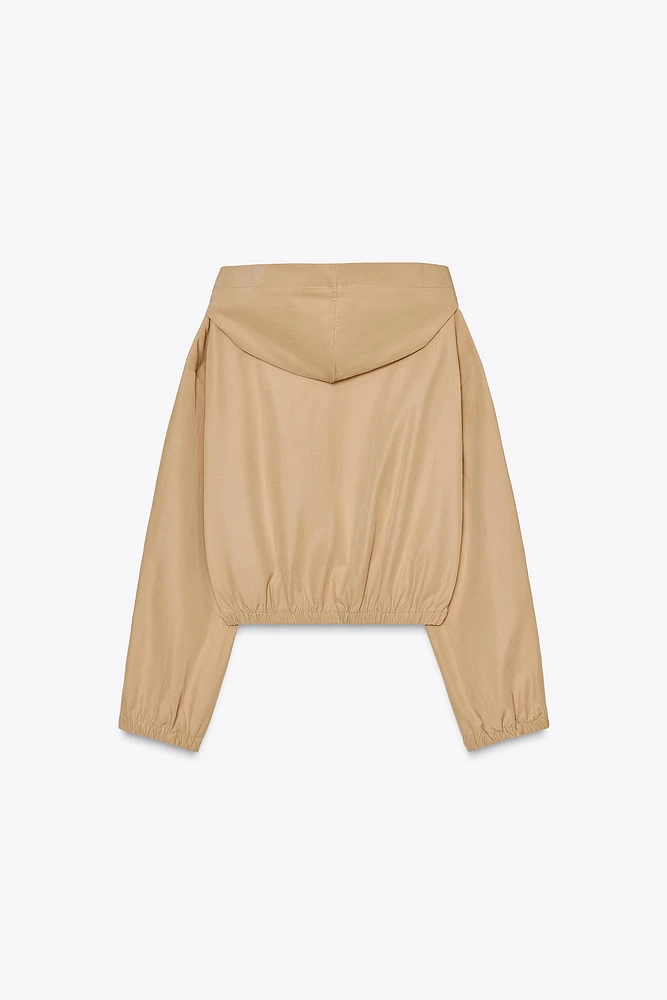 BLOUSON À CAPUCHE AVEC BANDES SUR LES CÔTÉS