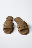 SANDALES PLATES CROISÉES EN CUIR VELOURS