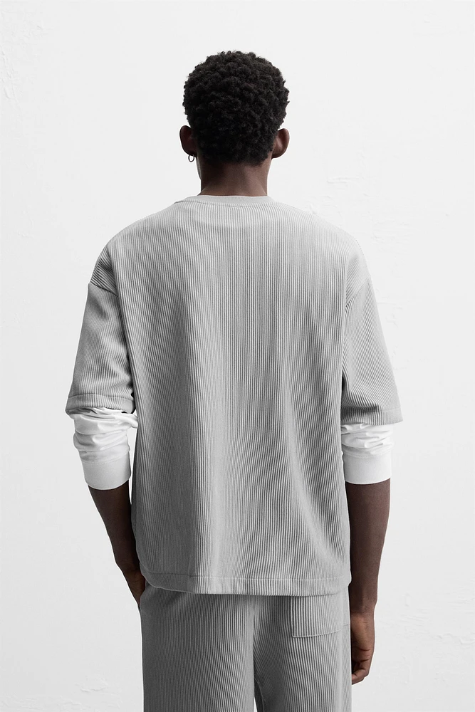 TEXTURED PATCH T-SHIRT