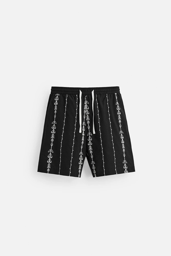 CONTRAST EMBROIDERY SHORTS