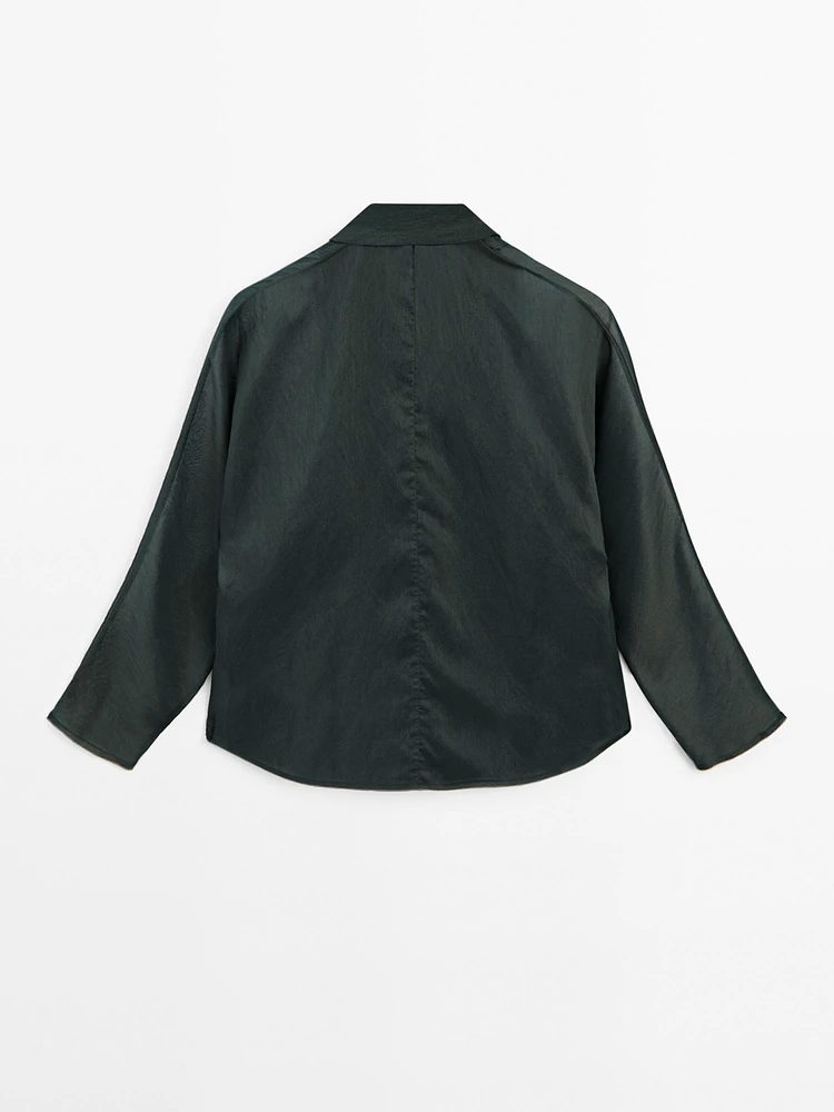 Loose-fitting shirt with pintuck detailing