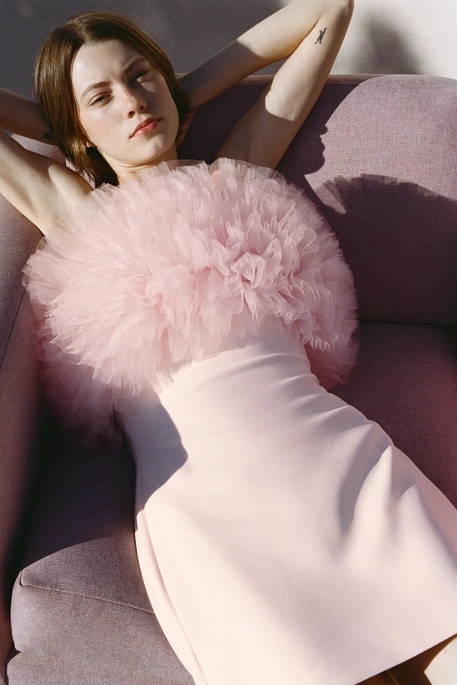 ROBE COURTE EN TULLE À VOLUME