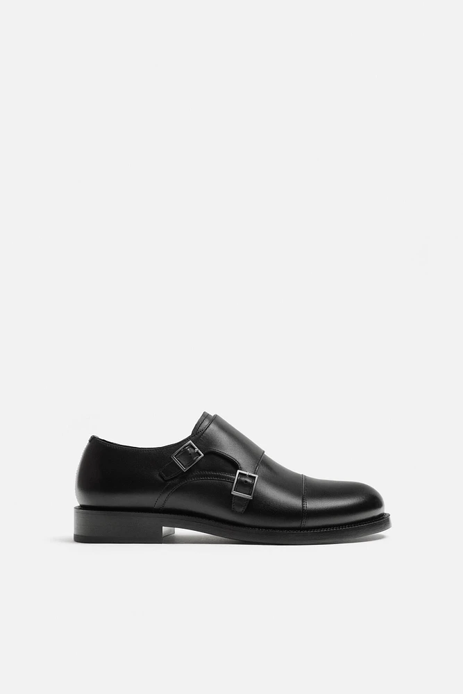 CHAUSSURES EN CUIR À BOUCLE