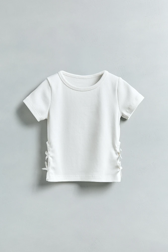 RIBBED CUT OUT BOW T-SHIRT