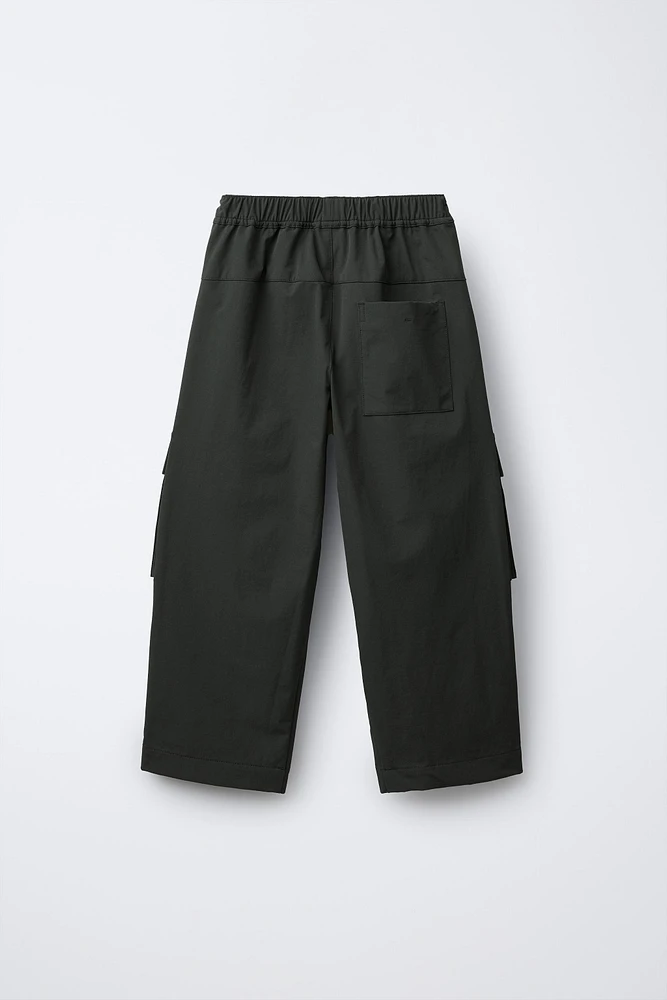 PANTALON CARGO TECHNIQUE À JAMBES LARGES