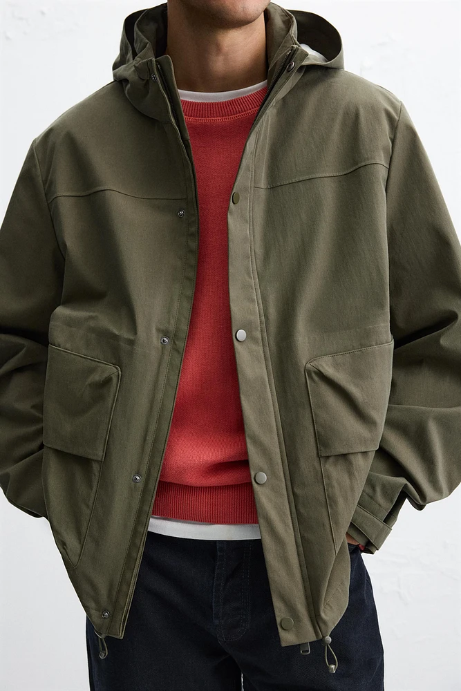 LIGHTWEIGHT WIND-RESISTANT PARKA