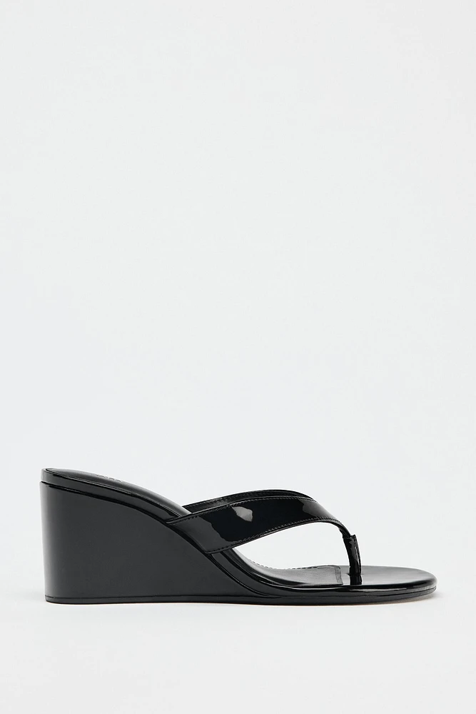 PATENT WEDGE SANDALS