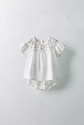 1 MOIS - 3 ANS/ ENSEMBLE CHEMISE ET CULOTTE COURTE FLEURS BRODÉES LIMITED EDITION