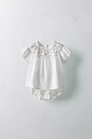 1 MOIS - 3 ANS/ ENSEMBLE CHEMISE ET CULOTTE COURTE FLEURS BRODÉES LIMITED EDITION