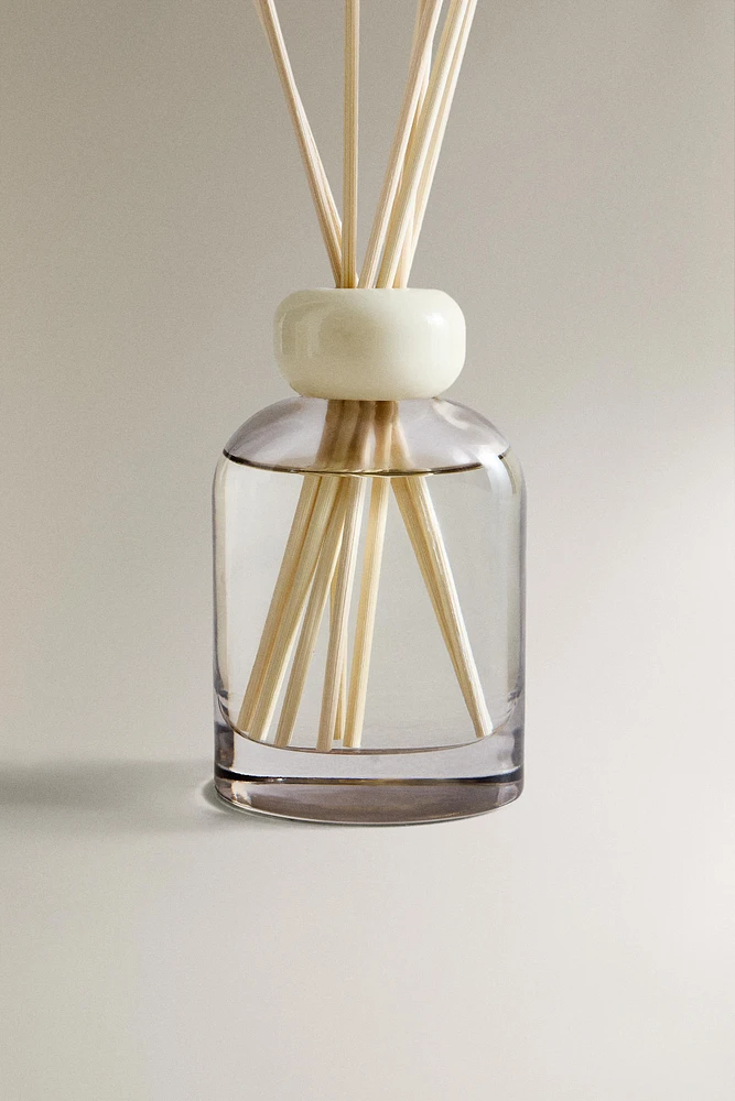 (4.06 oz) FLEUR DE VÉTIVER SCENTED REED DIFFUSER