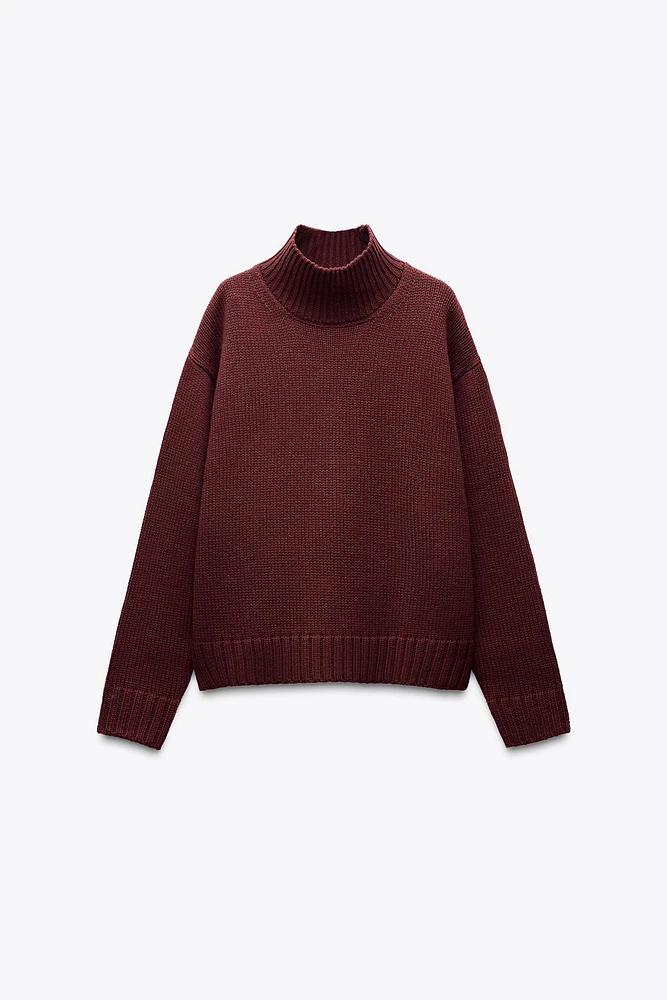 PULL EN MAILLE À COL MONTANT