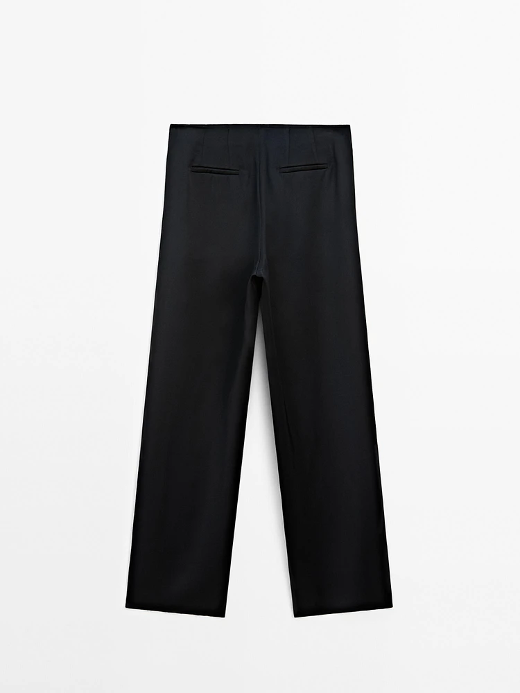 Pantalon fluide satiné et texturé