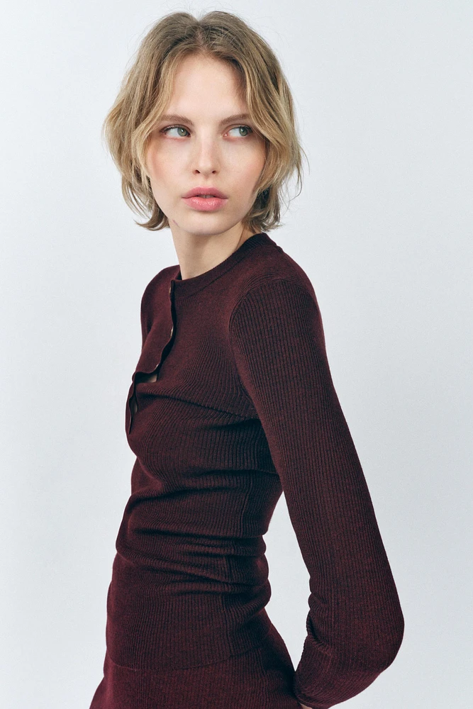 FINE KNIT WOOL SWEATER