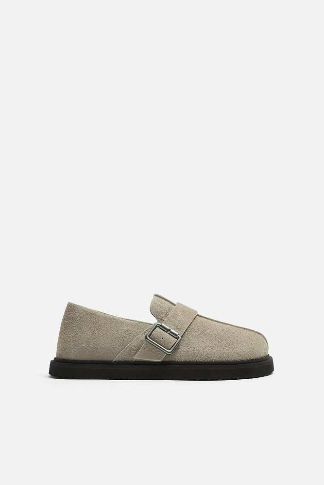 SABOT EN CUIR À BOUCLE