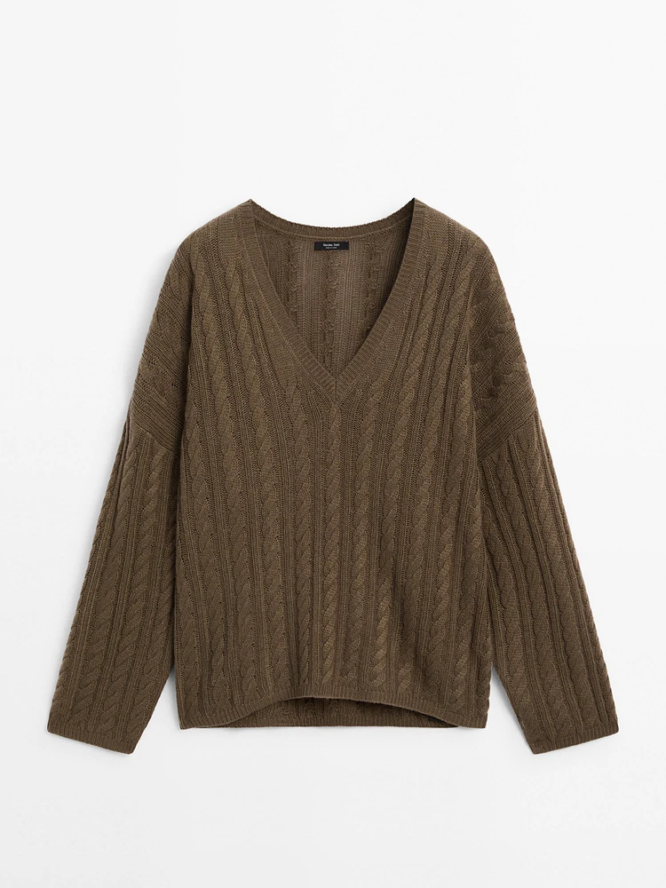 Pull maille en V tressé