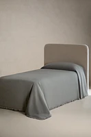 CHILDREN'S BEDSPREAD WITH RUFFLES