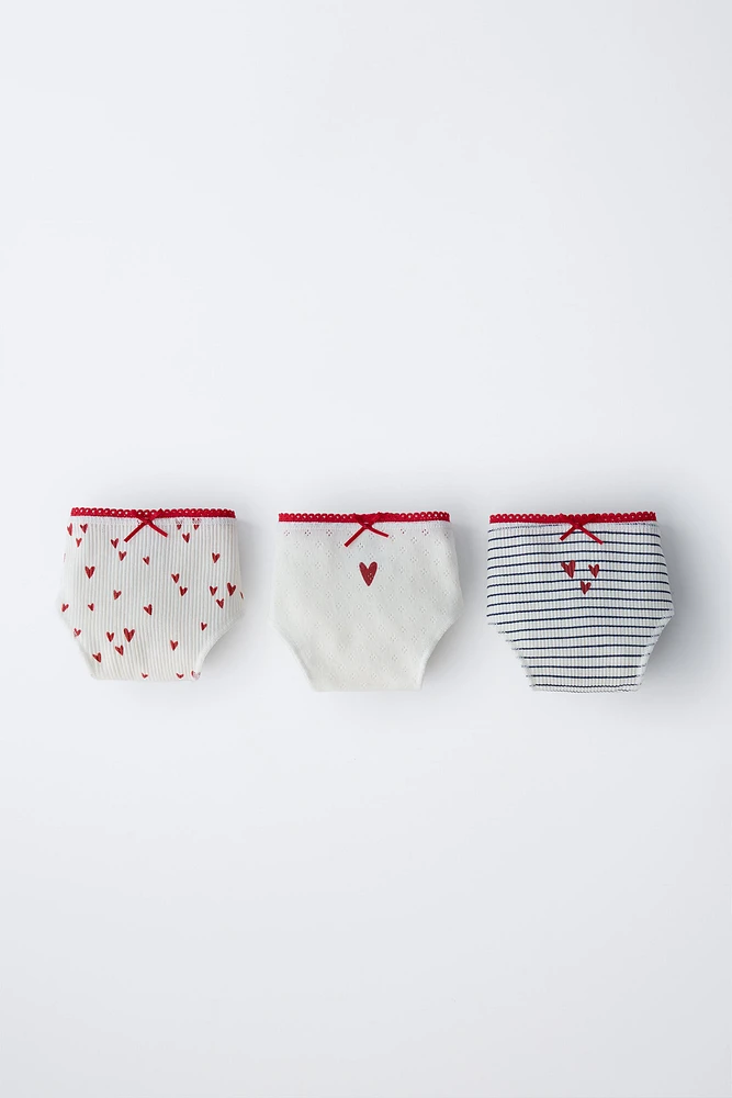 6- ANS/ LOT DE TROIS CULOTTES CŒURS