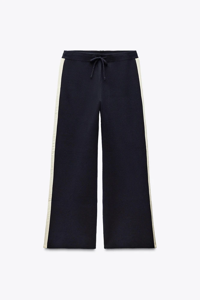 PANTALON EN MAILLE À BANDE LATÉRALE