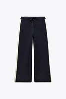 PANTALON EN MAILLE À BANDE LATÉRALE