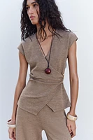TEXTURED CLASP TOP