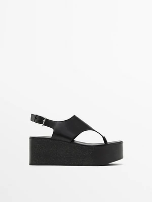 Wooden wedge sandals