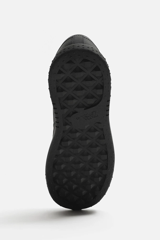 RETRO STYLE SNEAKERS