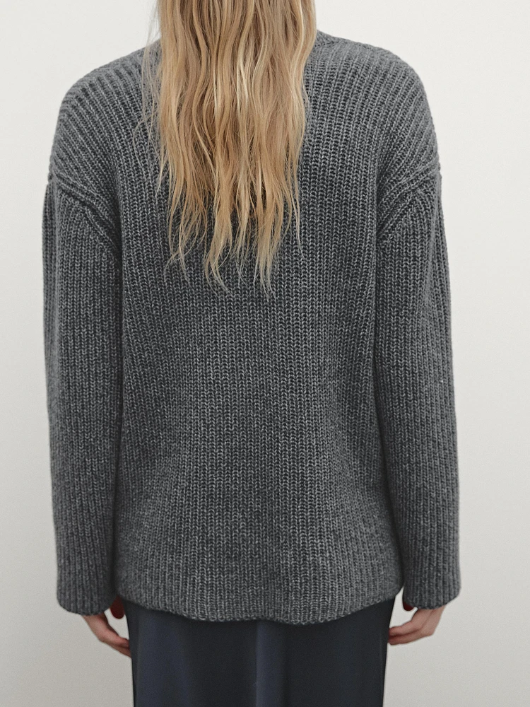 Pull en maille perlée à col effiloché
