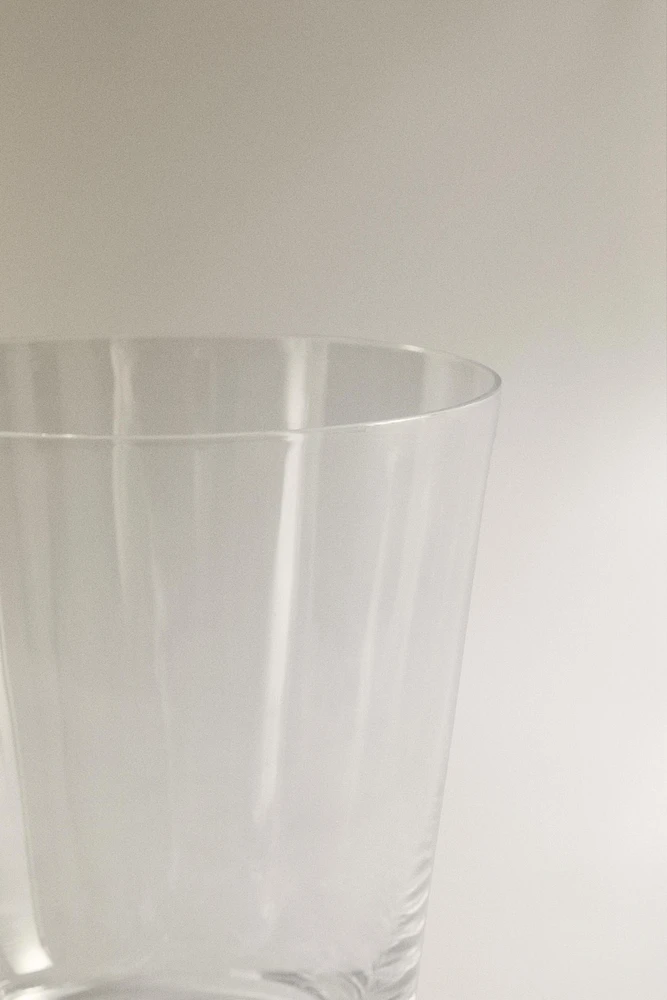 CRYSTALLINE TUMBLER WITH THICK BASE