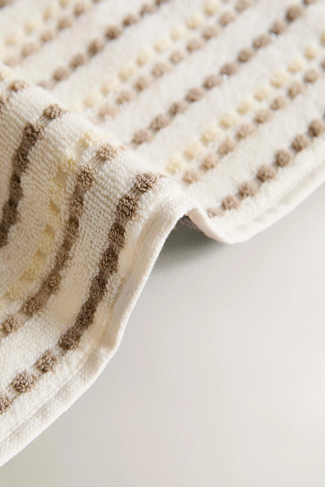 TEXTURED POLKA DOT BATH TOWEL