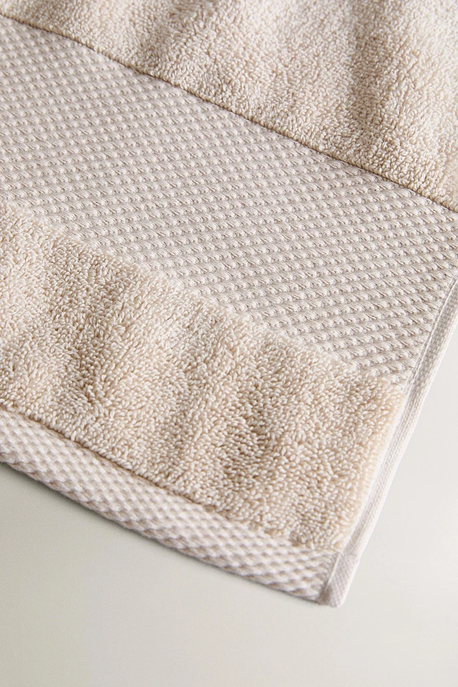 EXTRA SOFT BATH TOWEL (800 GXM²)