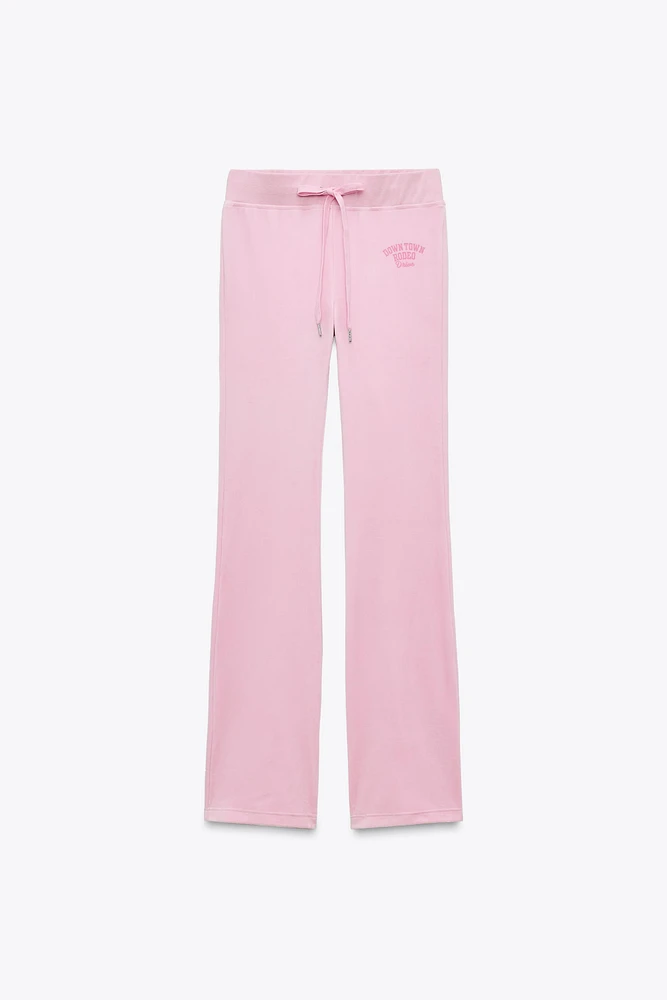 PANTALON EN VELOURS AVEC INSCRIPTION