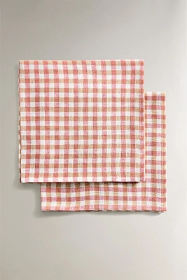 SET OF MATCHING GINGHAM CHECK NAPKINS