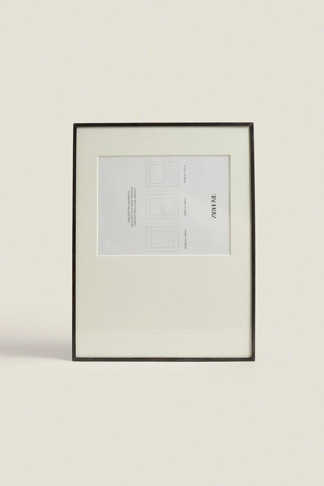 PICTURE FRAME WITH PASSE-PARTOUT