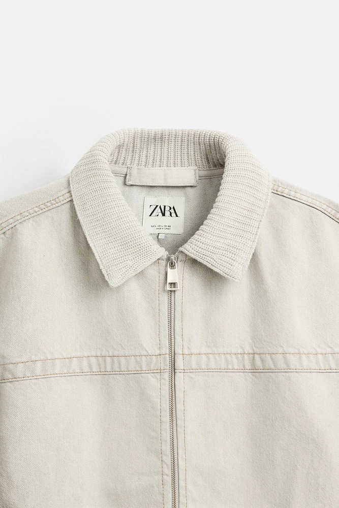 VESTE EN JEAN AVEC COL MATIÈRES VARIÉES