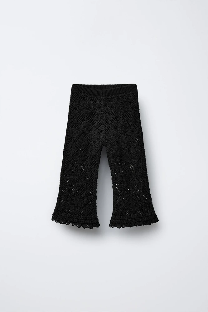 PANTALON EN MAILLE AU CROCHET AVEC DENTELLE