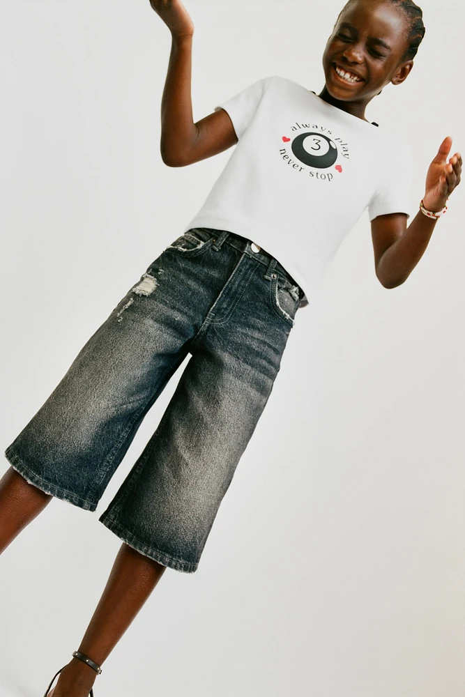 CONTRAST TEXT RIBBED T-SHIRT