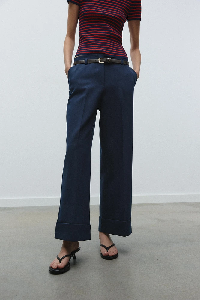PANTALON AVEC CEINTURE ET REVERS