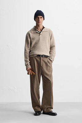 PANTALON À CARREAUX ET PLIS