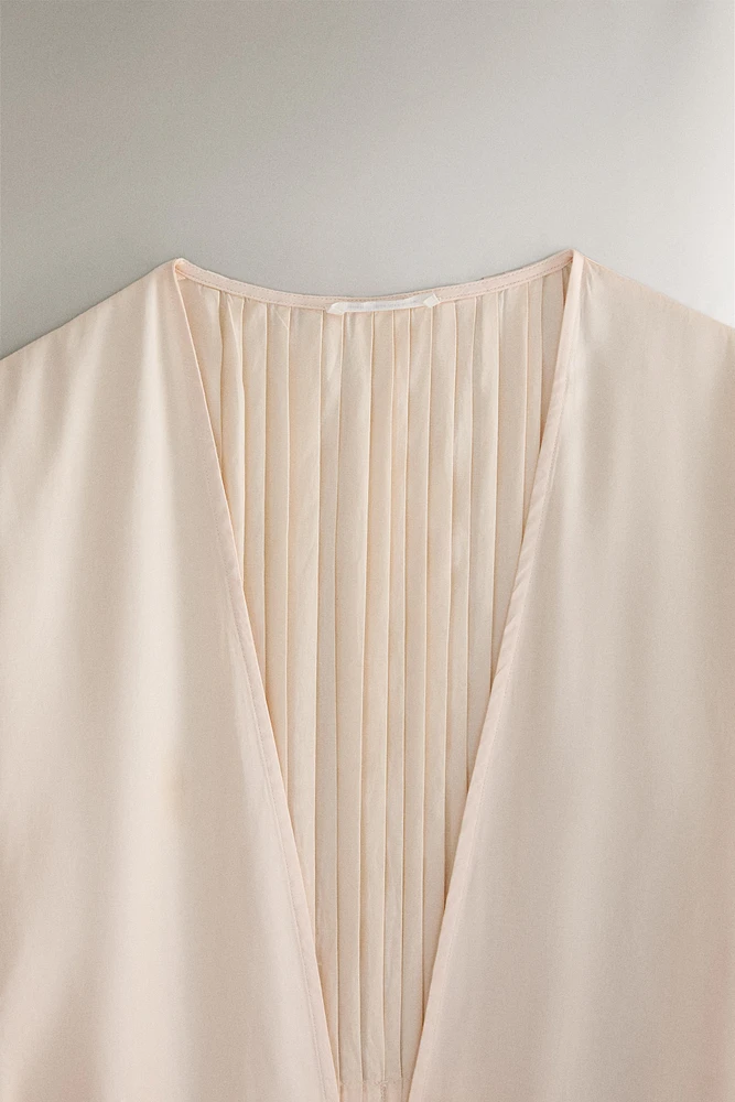PLEATED SATEEN ROBE