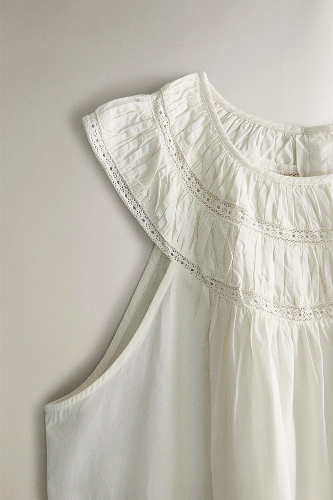GATHERED NIGHTGOWN WITH LACE