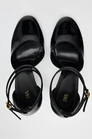 CHAUSSURES À TALONS EFFET VERNI
