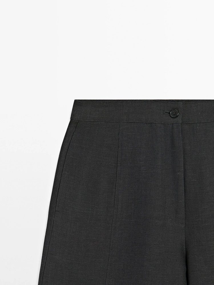 Pantalon large et fluide coutures apparentes