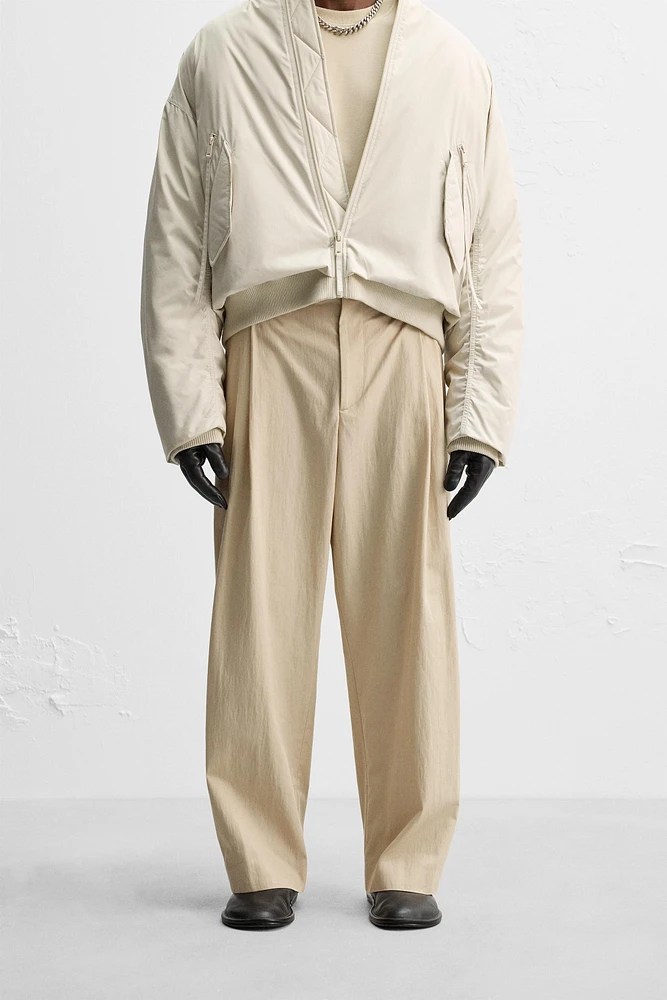 PANTALON RELAXED FIT À PLIS ÉDITION LIMITÉE