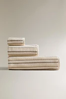 TEXTURED POLKA DOT BATH TOWEL