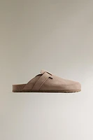 LEATHER CLOGS WITH STRAP
