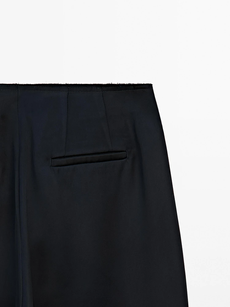 Pantalon fluide satiné et texturé