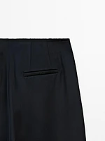 Pantalon fluide satiné et texturé